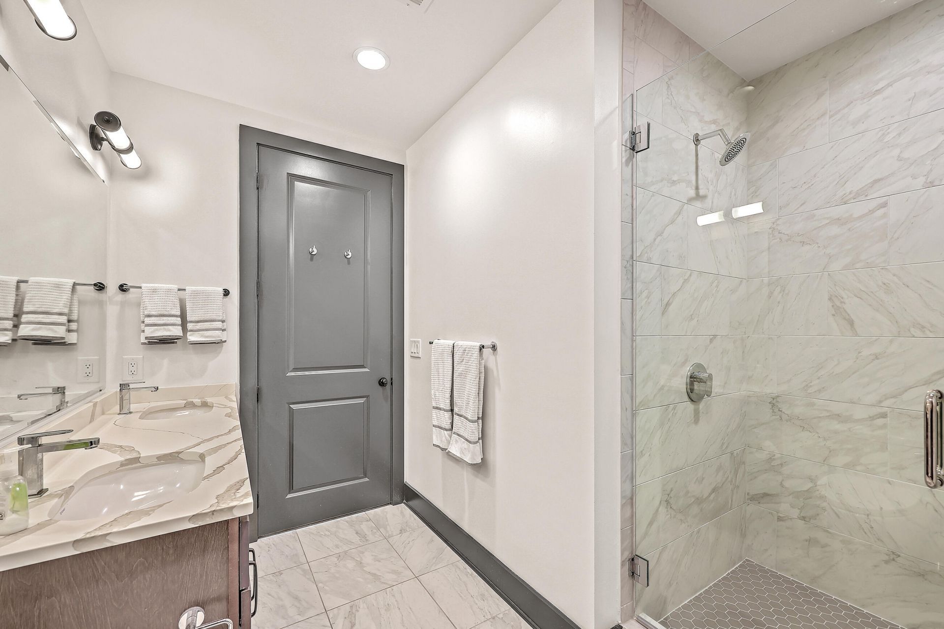 5 Gadsdenboro Street Photo 14