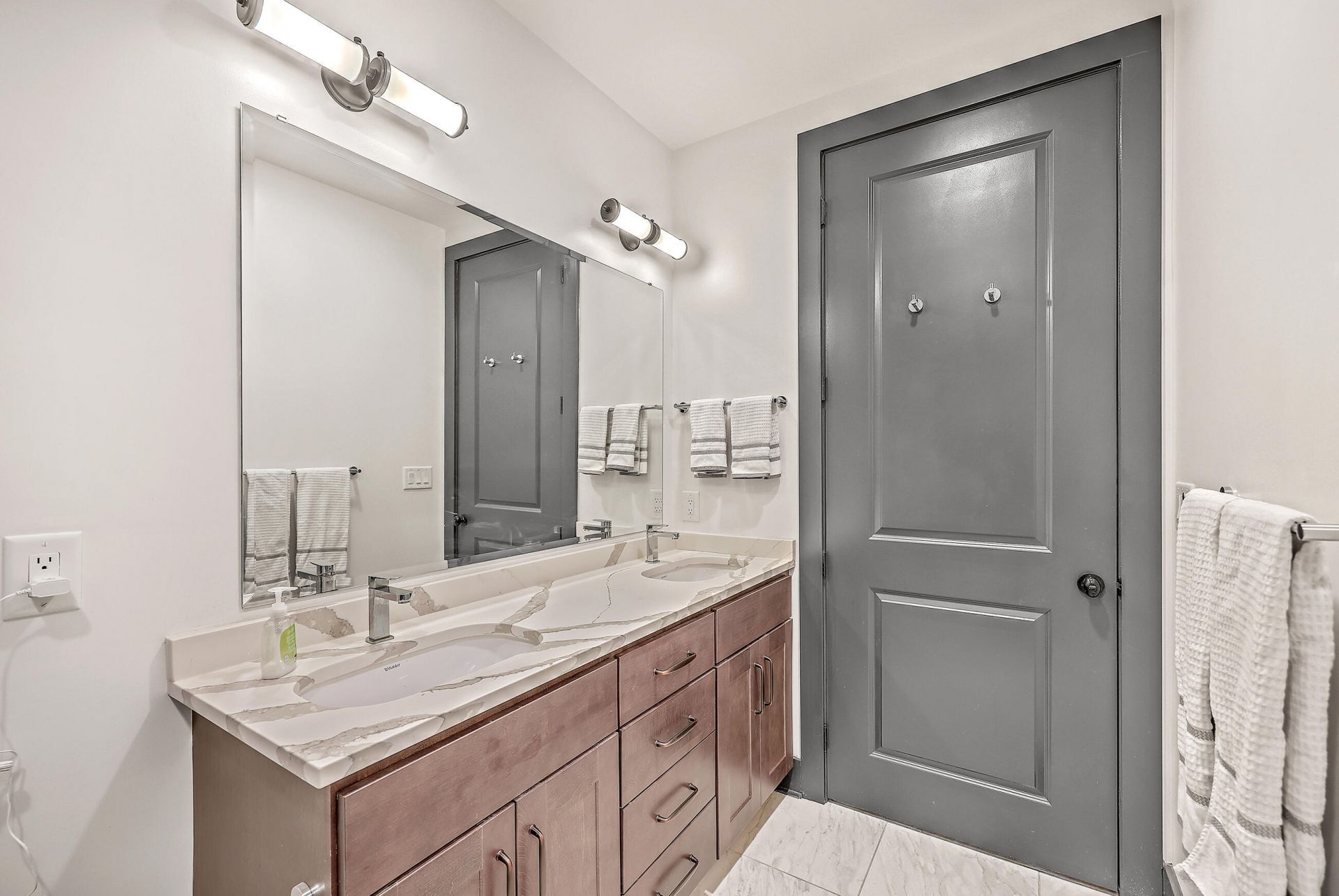 5 Gadsdenboro Street Photo 15