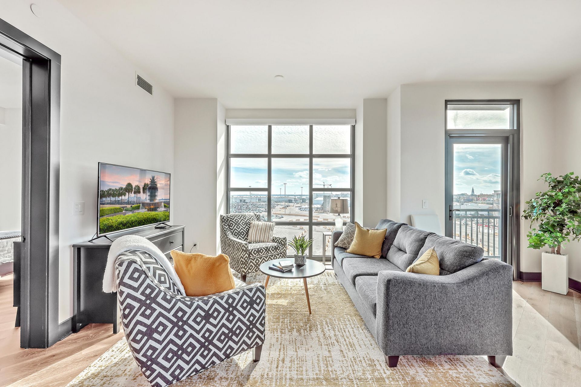 5 Gadsdenboro Street Photo 5