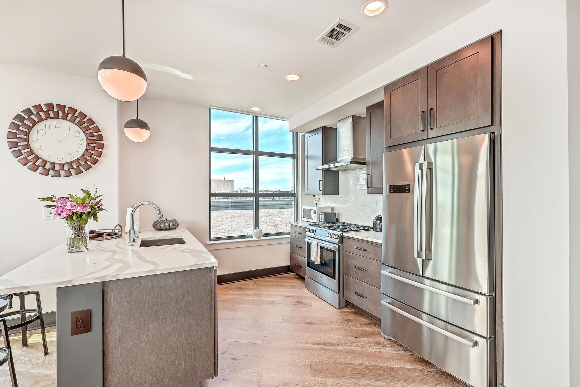 5 Gadsdenboro Street Photo 8