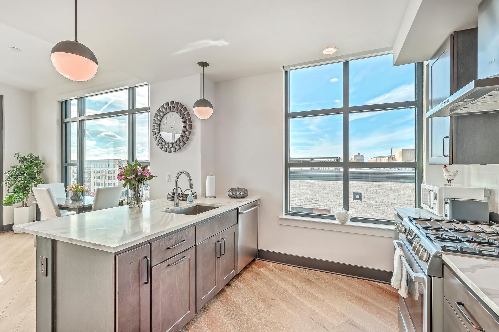 5 Gadsdenboro Street Photo 9