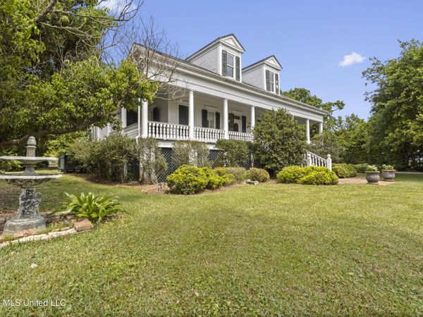 811 E Scenic Drive, Pass Christian, MS 39571