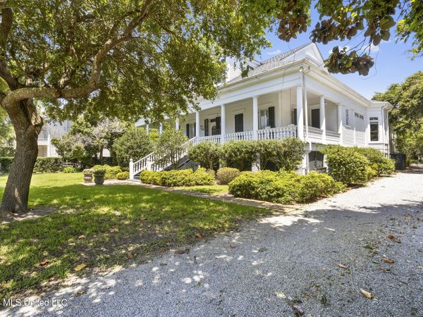811 E Scenic Drive, Pass Christian, MS 39571