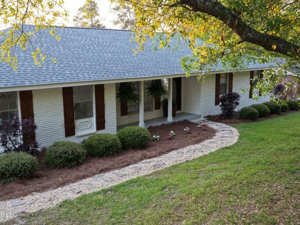 20 Buccaneer Drive, Hattiesburg, MS 39402