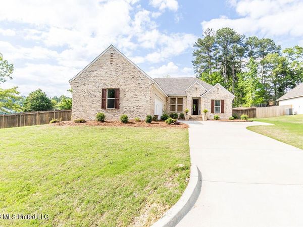401 Castlewoods Boulevard, Brandon, MS 39047
