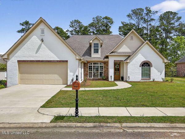 114 Willow Crest Circle, Brandon, MS 39047