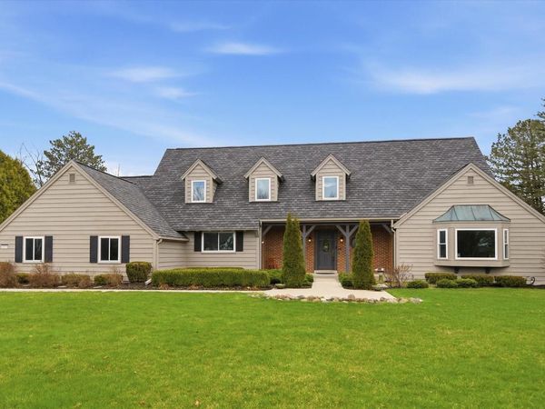 10270 N Range Line COURT, Mequon, WI 53092