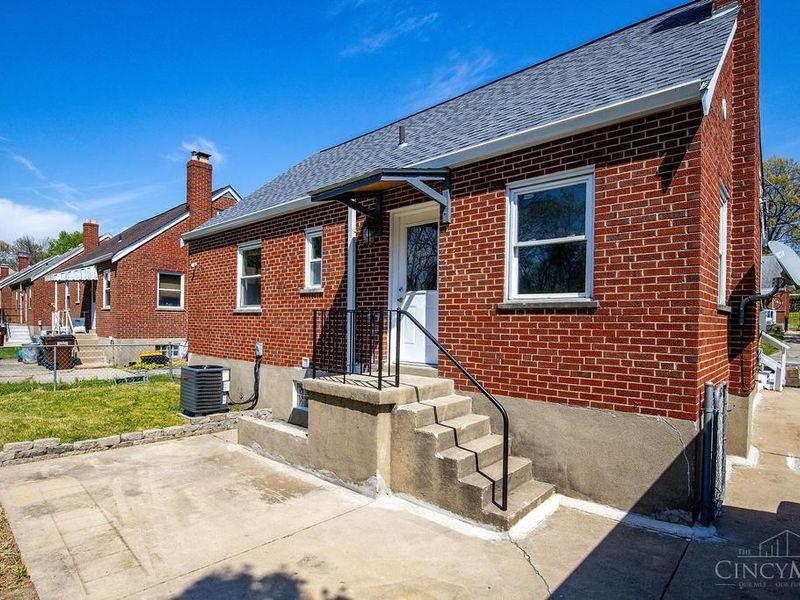 3041 Crestmoor Lane, Green Township, OH 45238 Photo 7