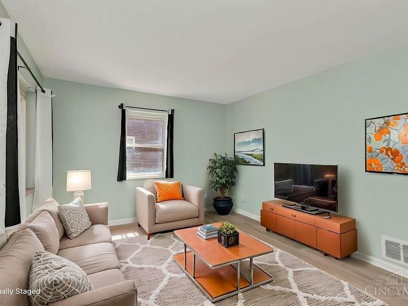 3041 Crestmoor Lane, Green Township, OH 45238 Photo 9