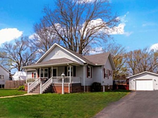 119 N Broadway Street, Fisher, IL 61843