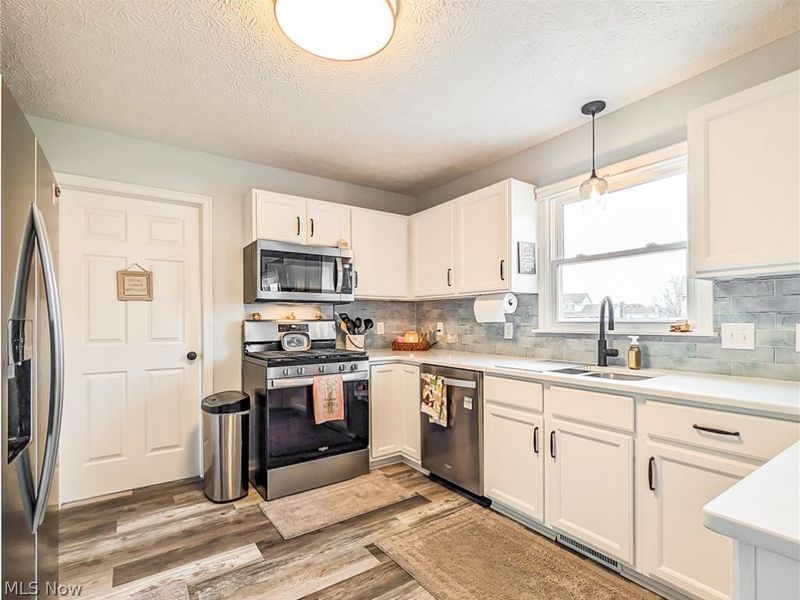 812 Joel Circle , Louisville, OH 44641 Photo 15