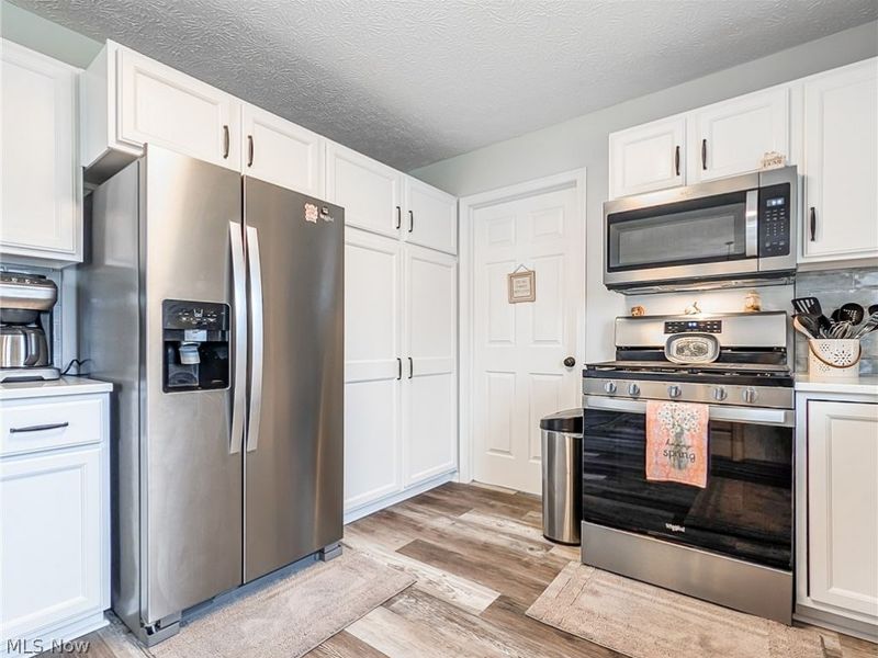 812 Joel Circle , Louisville, OH 44641 Photo 17