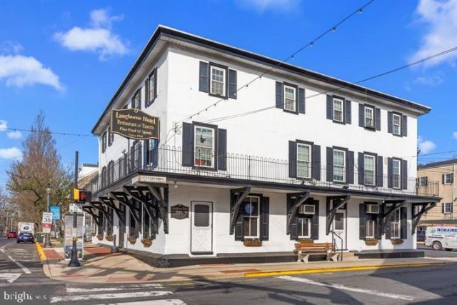 100 W MAPLE AVENUE , LANGHORNE, PA 19047