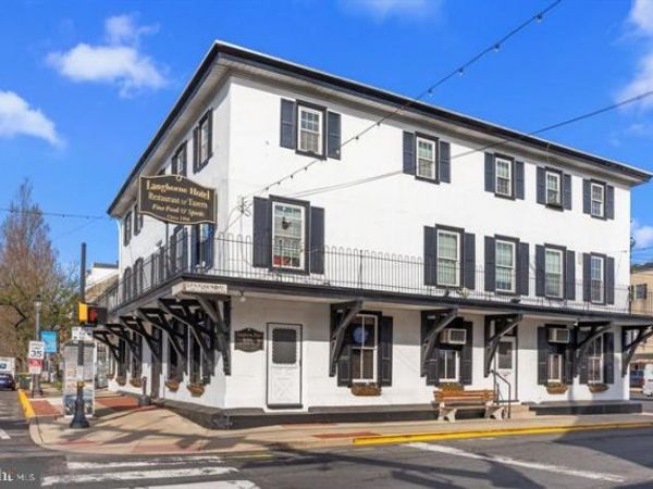 100 W MAPLE AVENUE , LANGHORNE, PA 19047