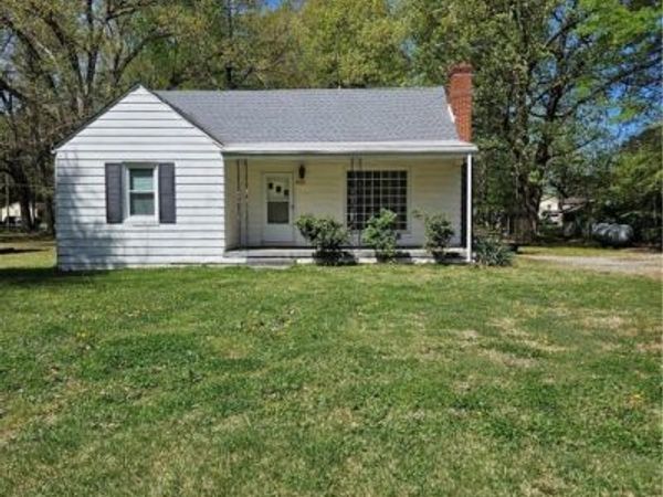 203 N Amelia Avenue , Blackstone, VA 23824