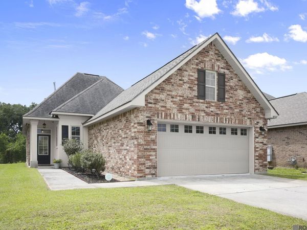 16527 Walk Around Ave, Prairieville, LA 70769