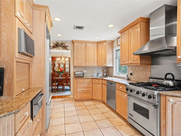 8 Ungava Drive, New City, NY 10956