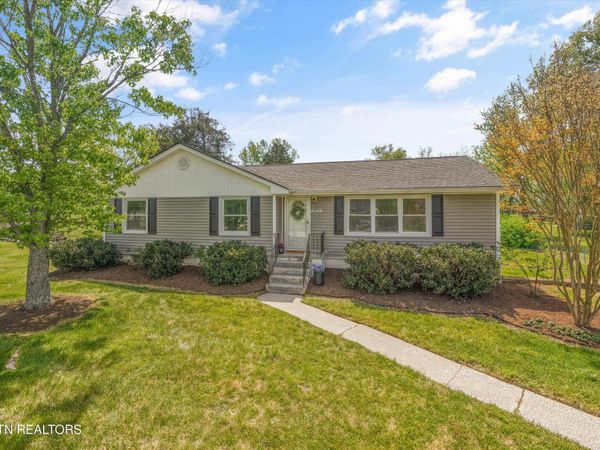 8520 Garrison Drive, Knoxville, TN 37931