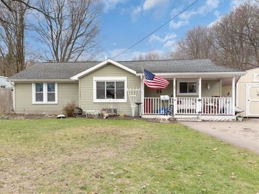 35 Curtiss Ave Avenue, Sodus, NY 14551