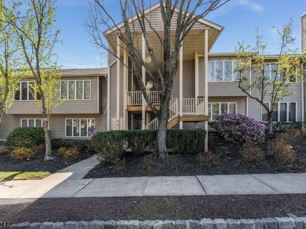 65 Westchester Ter, Clinton, NJ 08801