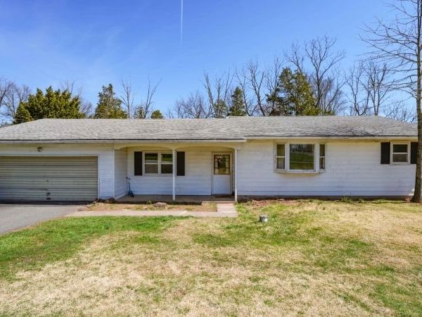 7 Charles Rd, Holland, NJ 08848