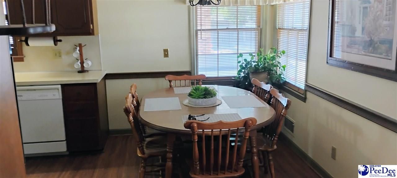 961 Clarendon Ave Photo 18