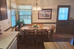 961 Clarendon Ave photo 4