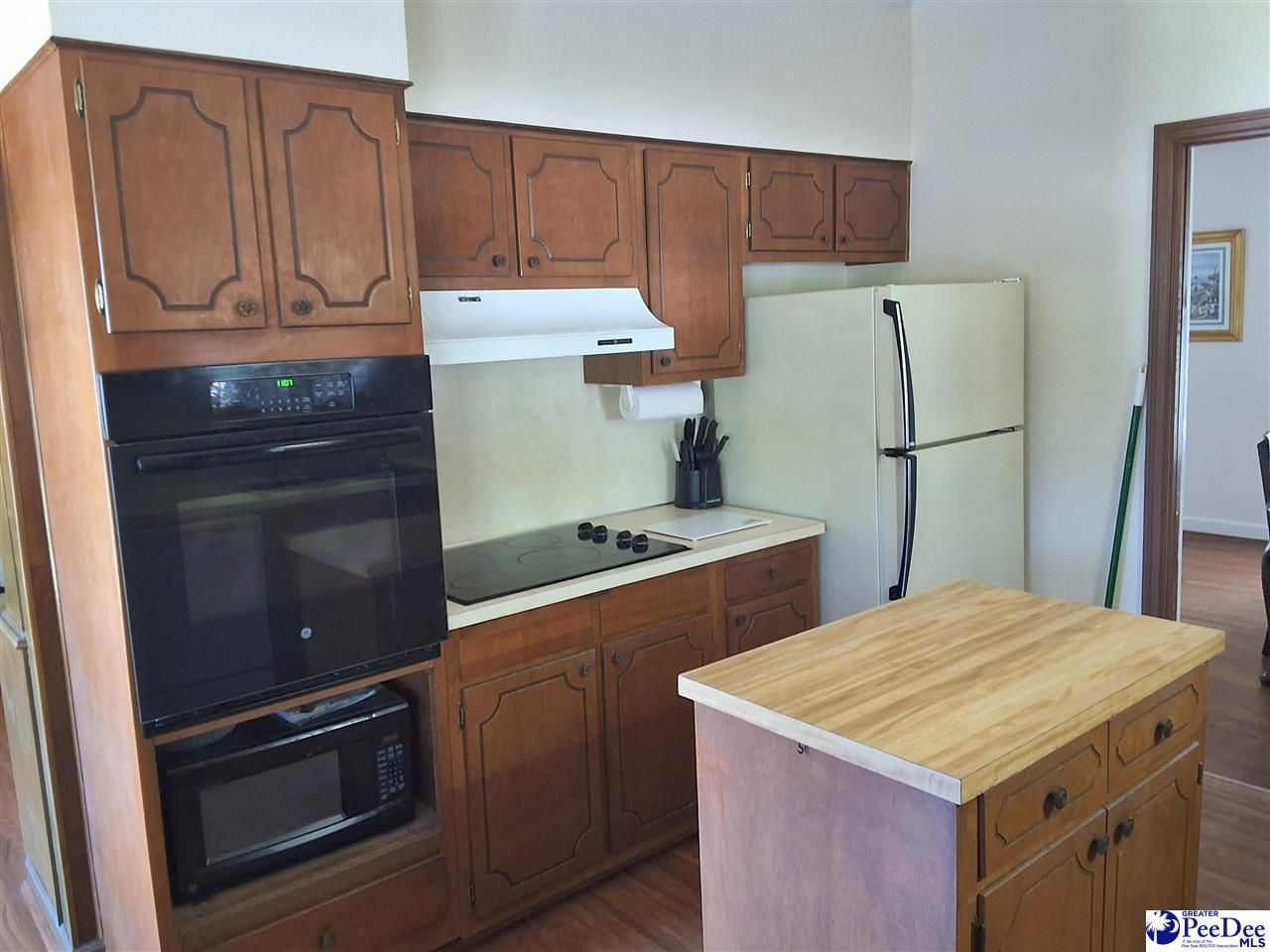 961 Clarendon Ave Photo 4