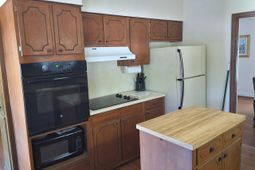 961 Clarendon Ave photo 4