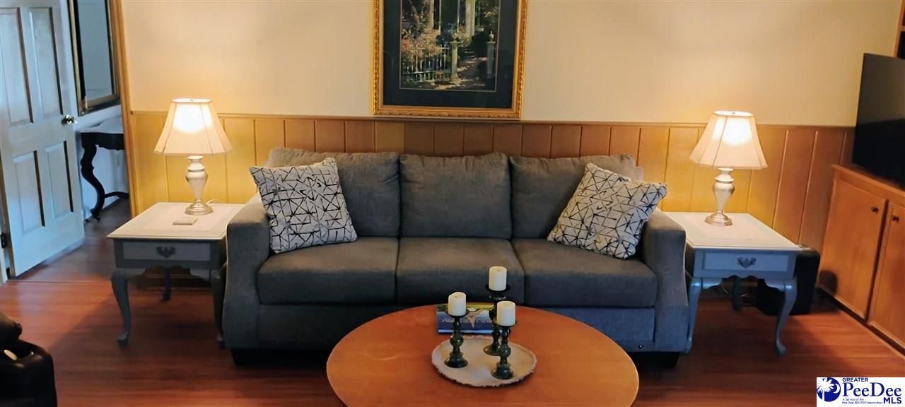 961 Clarendon Ave Photo 5