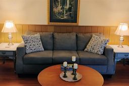 961 Clarendon Ave photo 4