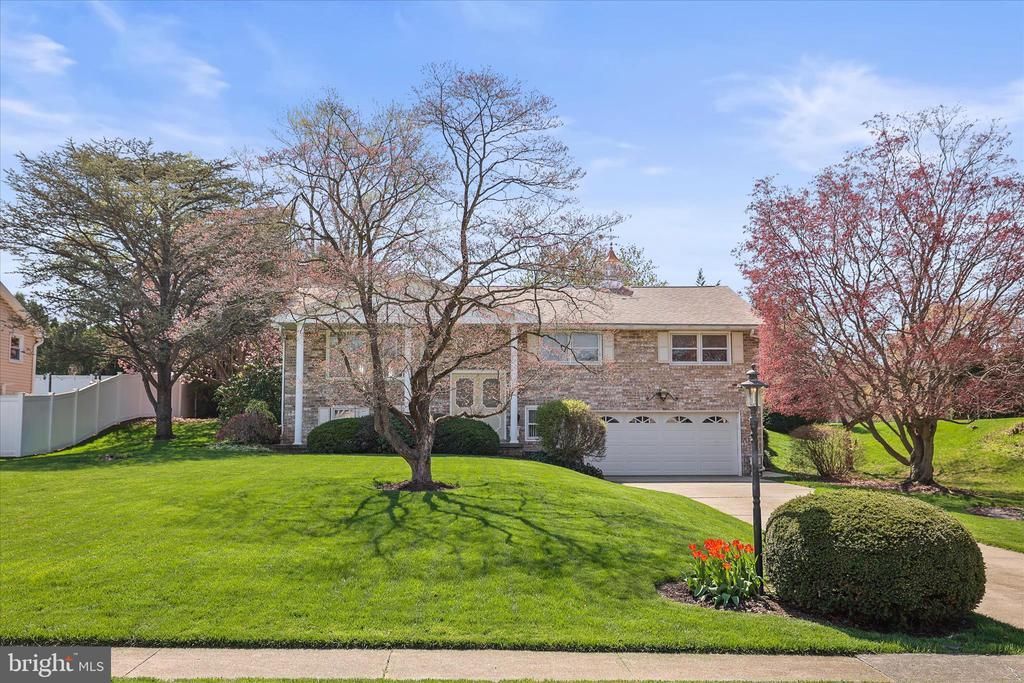 2564 AUDLYN DRIVE York, PA 17408