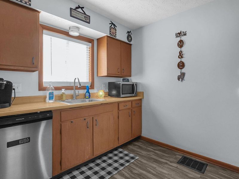 180 W Columbus Street, Pickerington, OH 43147 Photo 12