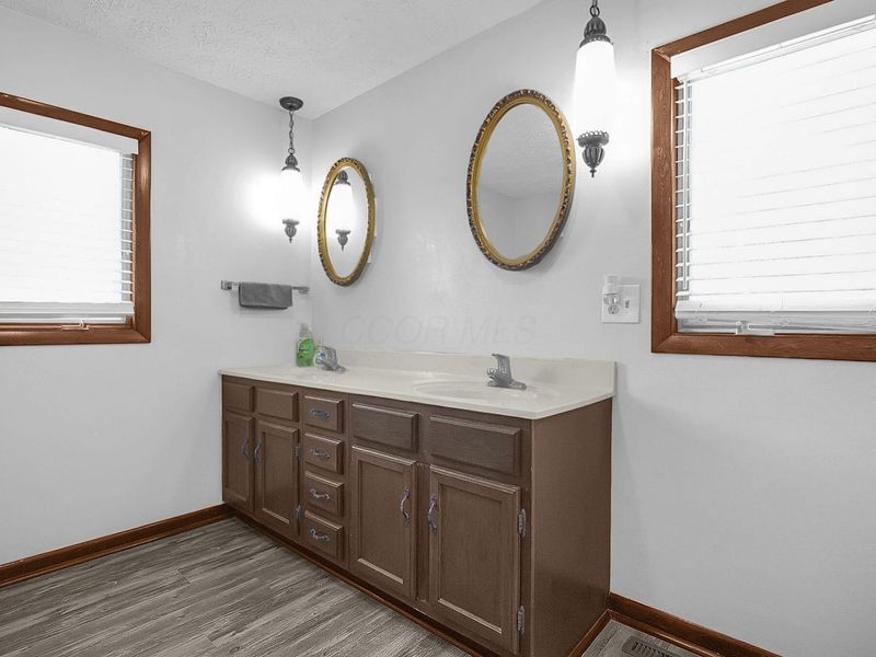 180 W Columbus Street, Pickerington, OH 43147 Photo 19