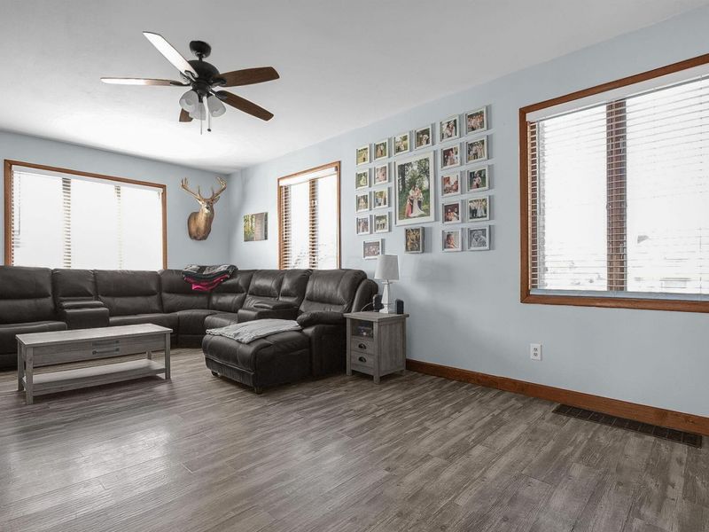 180 W Columbus Street, Pickerington, OH 43147 Photo 8