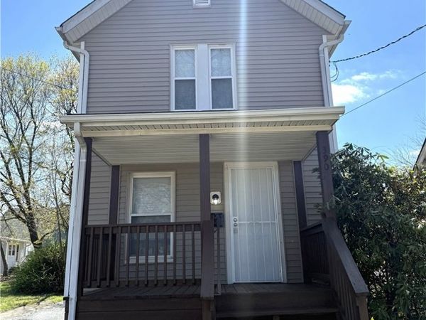 390 Cole Avenue , Akron, OH 44301