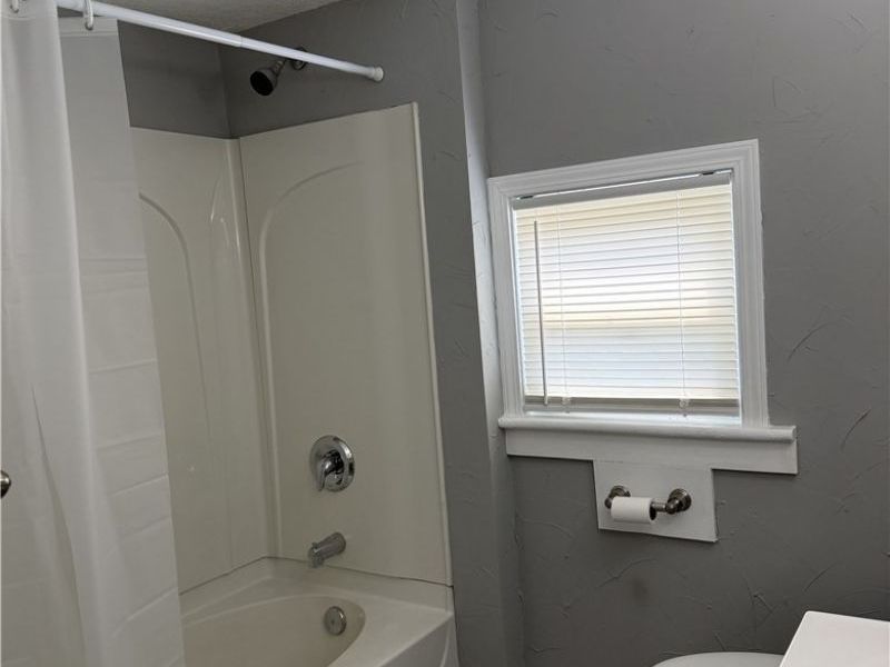 390 Cole Avenue , Akron, OH 44301 Photo 16