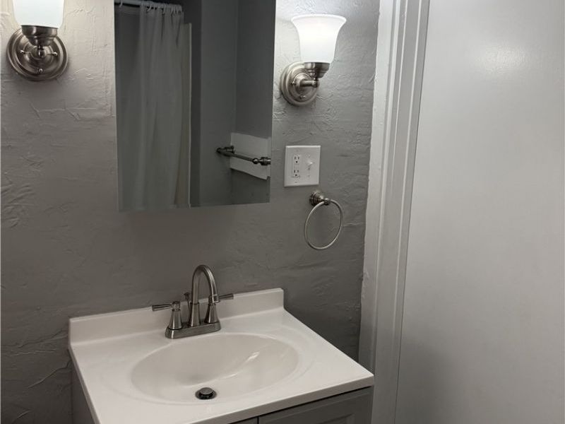 390 Cole Avenue , Akron, OH 44301 Photo 18