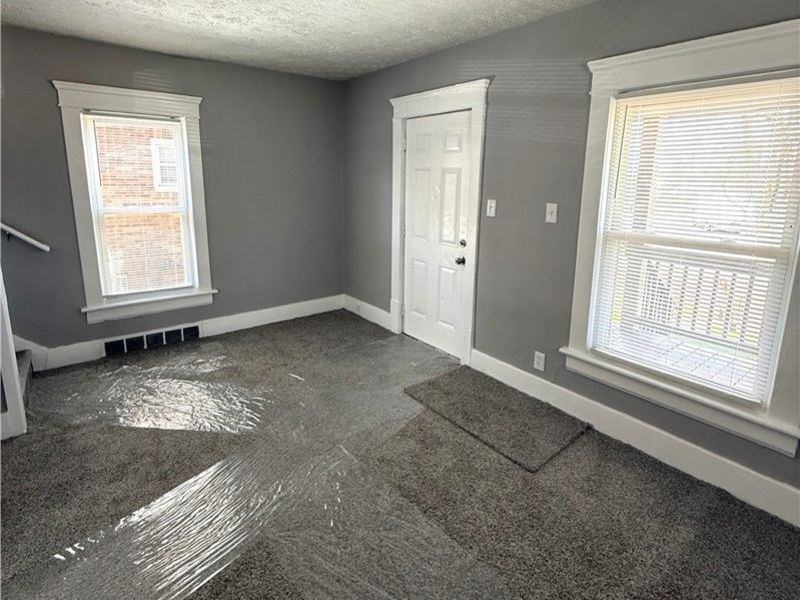 390 Cole Avenue , Akron, OH 44301 Photo 2