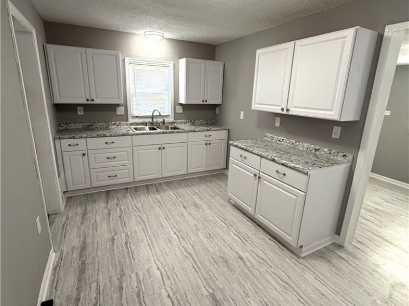 390 Cole Avenue , Akron, OH 44301 Photo 6