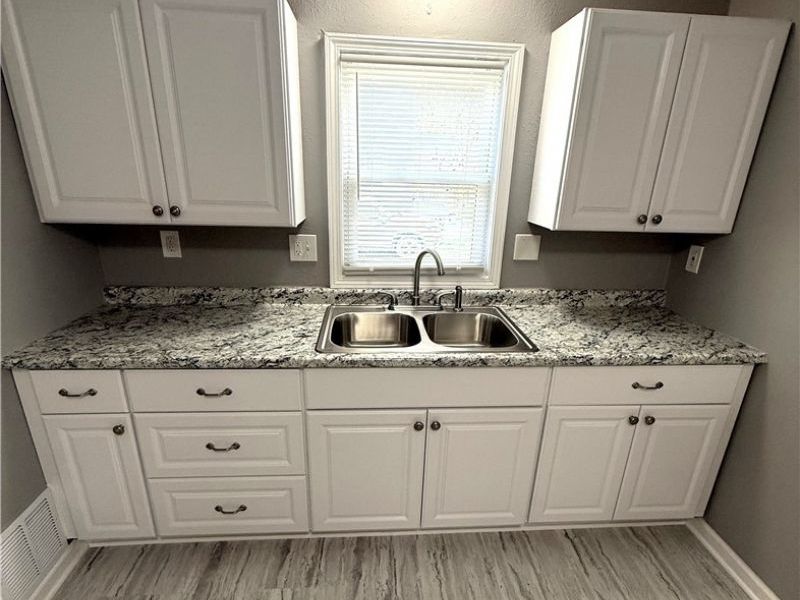 390 Cole Avenue , Akron, OH 44301 Photo 7