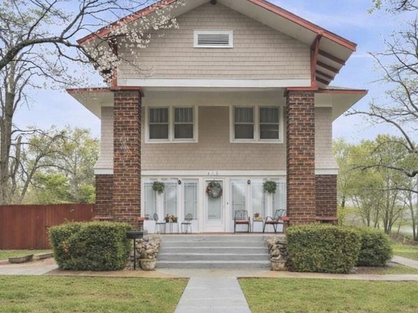 215 E Mckinney Street, Neosho, MO 64850