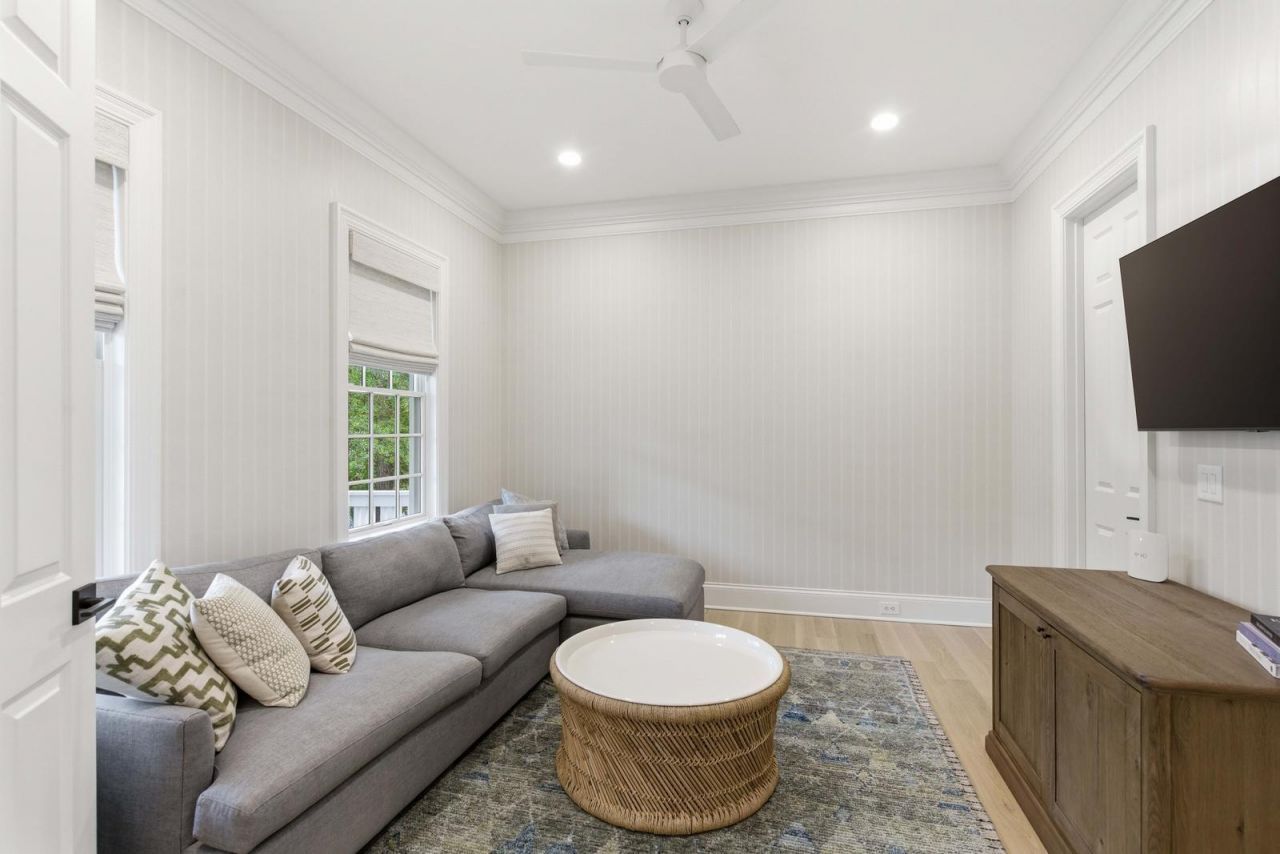 217 King George Street Photo 12