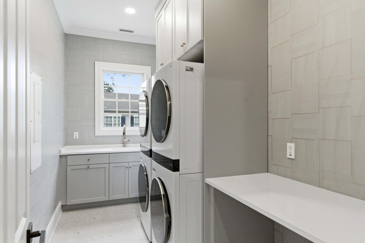 217 King George Street Photo 35