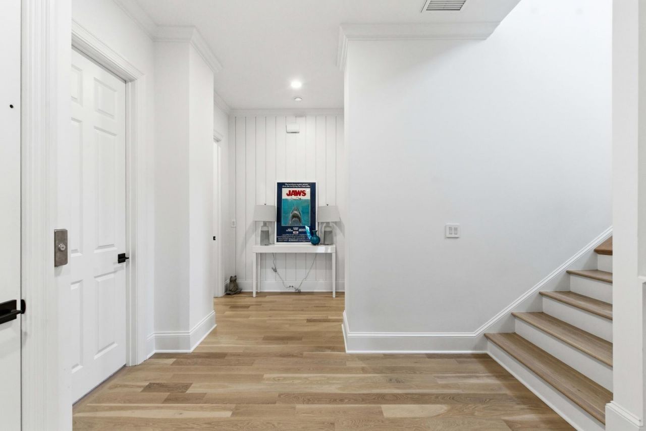 217 King George Street Photo 37