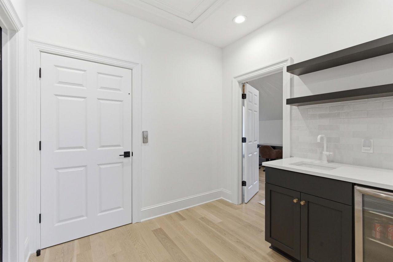 217 King George Street Photo 60