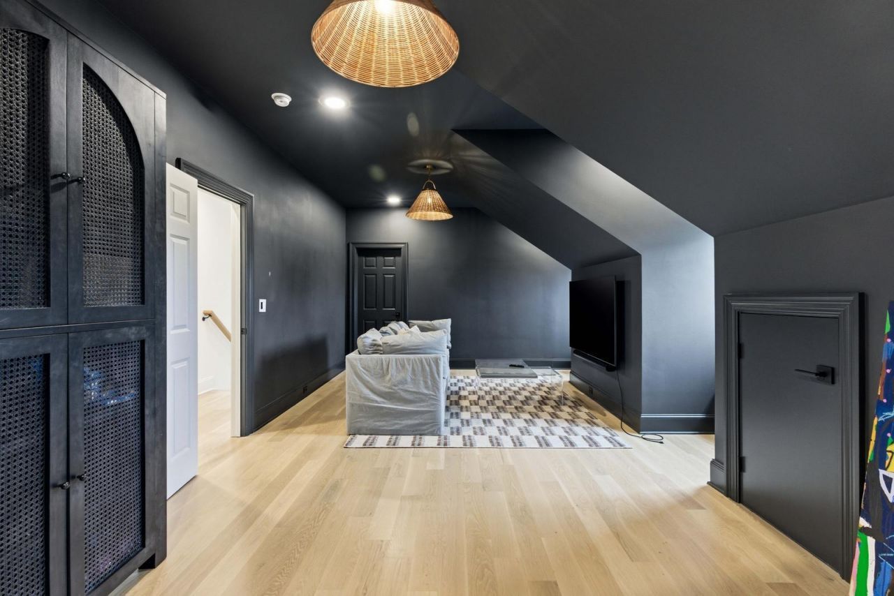 217 King George Street Photo 65