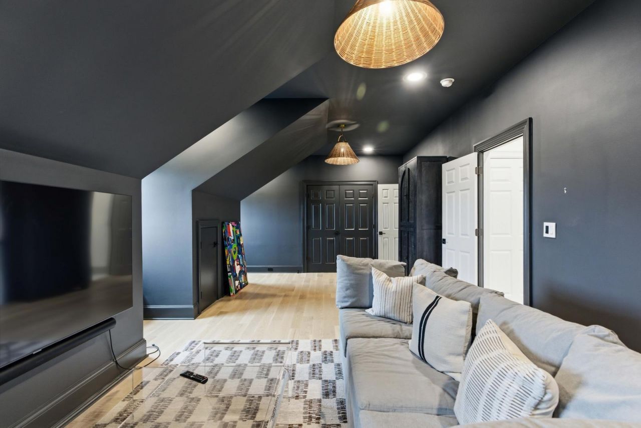 217 King George Street Photo 67