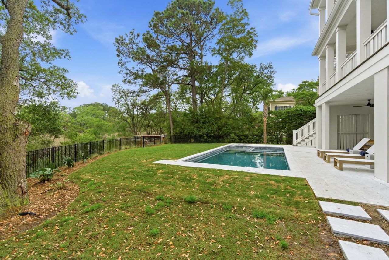 217 King George Street Photo 73