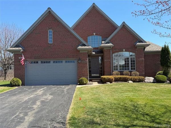 7350 Pine Vista Drive, Genoa Twp, MI 48116